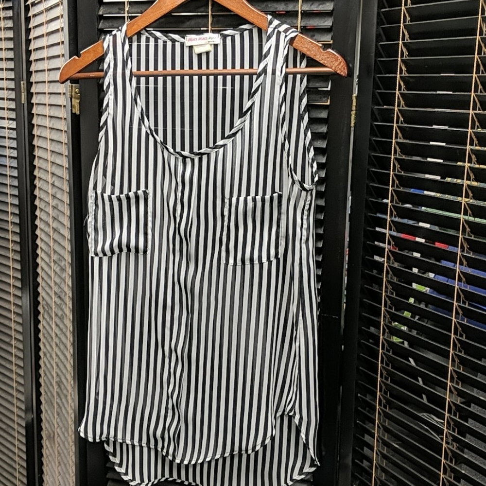🕶️Sheer black white striped sleeveless blouse M